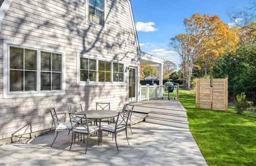 Amagansett North House | Brand New in Amagansett. Walk to beach & town. Pool, hot tub, sport court!