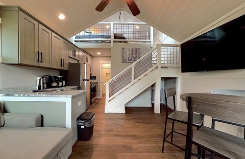 Hiawassee Cottage | BRAND NEW! Lake Chatuge Tiny Home on Main Street!