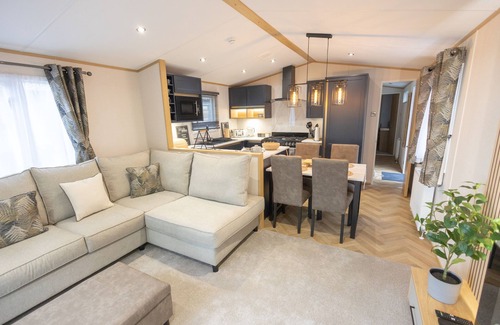 Mudeford Ski Chalet | Brand new Lodge overlooking the harbour at Sandhills Costal Retreat