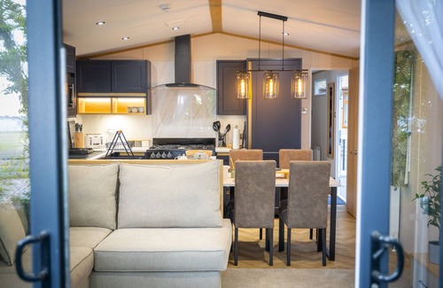 Mudeford Ski Chalet | Brand new Lodge overlooking the harbour at Sandhills Costal Retreat