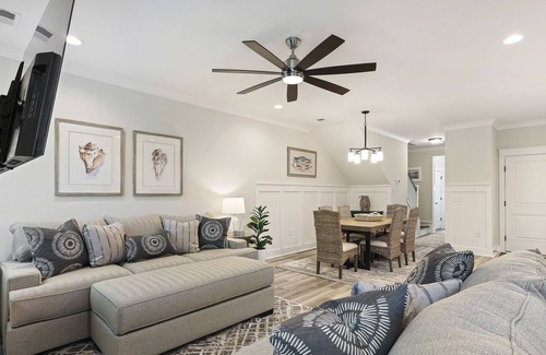 Hilton Head Island House | Brand New Luxury Vacation Home 4 BR 2 kings 2 Queens Sleeper Sofa Screen Porch Minutes to the Beach