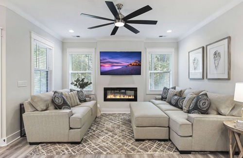 Hilton Head Island House | Brand New Luxury Vacation Home 4 BR 2 kings 2 Queens Sleeper Sofa Screen Porch Minutes to the Beach