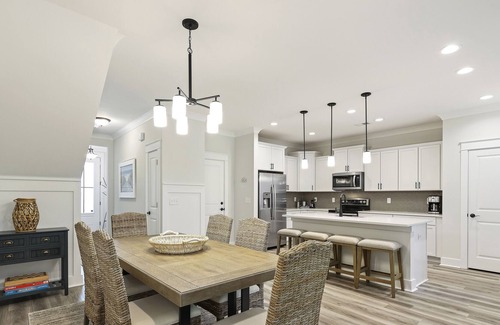Hilton Head Island House | Brand New Luxury Vacation Home 4 BR 2 kings 2 Queens Sleeper Sofa Screen Porch Minutes to the Beach