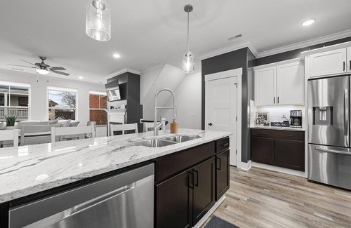 Weinland Park House | Brand New Lux 18 Beds w 2 Hot Tubs - Short North