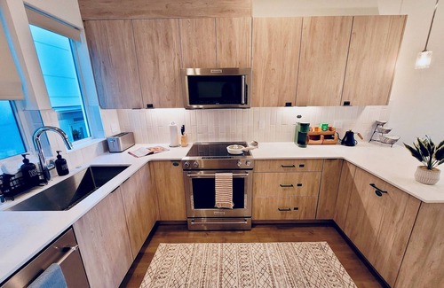 North Queen Anne House | Brand New, Luxe & Bright Gem: Prime Location - Queen Anne, Roof Deck, Views