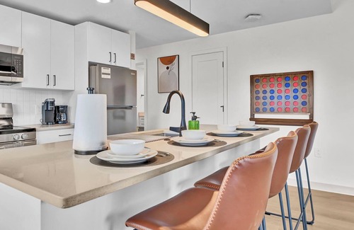 University Circle Apartment | Brand New Luxe Suite close to CLE Clinic, University Circle, Stadiums & Downtown
