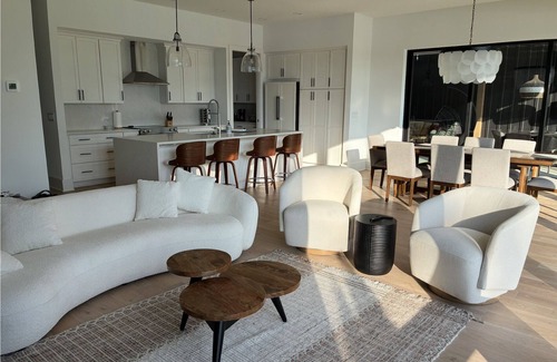 Waleska House | BRAND NEW! Luxurious Lakefront Property Perfect for Families & Friends!