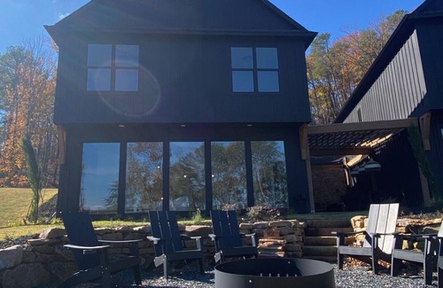 Waleska House | BRAND NEW! Luxurious Lakefront Property Perfect for Families & Friends!