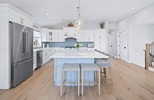 Harvey Cedars House | Brand-New Luxury Home with Amazing Bay Views/SUNSETS-1 block to Ocean, Swim Spa