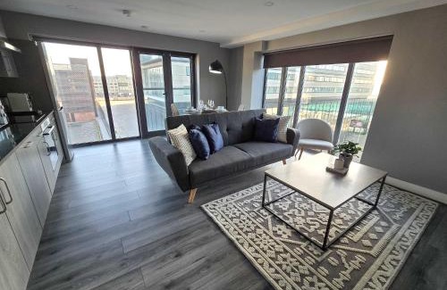 The Docks Apartment | BRAND NEW Luxury Home by City SuperHost