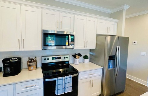 Oxford Condo | Brand new Luxury Townhome condo 1.7 mi to square!