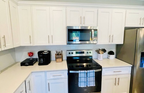 Oxford Condo | Brand new Luxury Townhome condo 1.7 mi to square!
