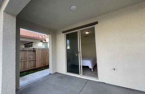 Sacramento House | Brand-new Modern 1 Bedroom Suite, Kitchenette, Separate Entrance, Great Location
