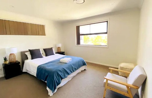 Kellyville House | Brand New Modern 4 BrHouse closed to lake