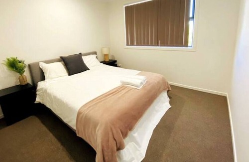 Kellyville House | Brand New Modern 4 BrHouse closed to lake