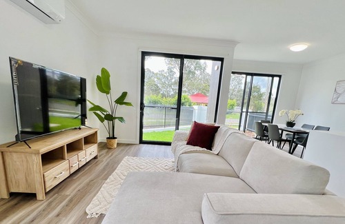 Austral House | Brand New Modern 4 Br Home in Austral