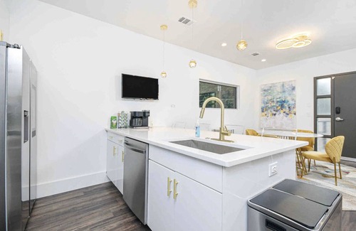 Mechanicsville House | Brand New Modern 5 Story Twin Towers with Rooftop Downtown