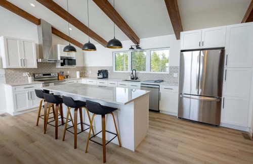 Northern Bruce Peninsula Cottage | Brand new modern cottage build In Tobermory near Singing Sands