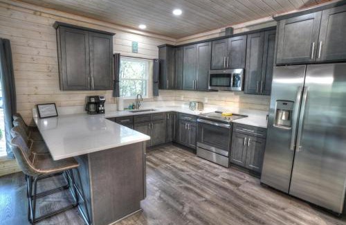 Cleveland Villa | Brand New Modern Luxury Couples Fit for Royalty