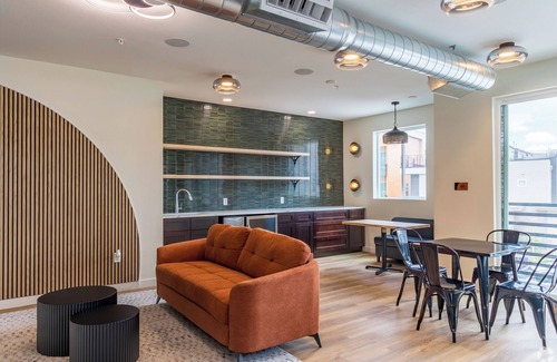 Berkley Apartment | Brand New Modern Mountain View 2 Bed 2 Bath Apartment