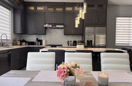 Westminster House | BRAND NEW MODERN RETREAT, POOL, SPA CLOSE BEACHES,DISNEYLAND,ANAHEIM CONVENTION.