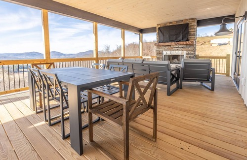 Hendersonville House | Brand new modern mountain cabin with incredible views!! Game room, fire pit..
