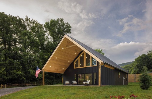 Waynesville House | BRAND NEW Mountain Barndominium Retreat/Sleeps 6/4 Miles to Main St