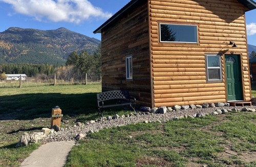 Ronan House | Brand New Mountain View Cabin