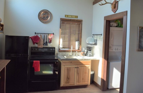 Ronan House | Brand New Mountain View Cabin