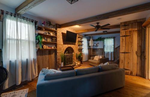 Donelson House | BRAND NEW Nashville Dream Hot Tub Arcade More