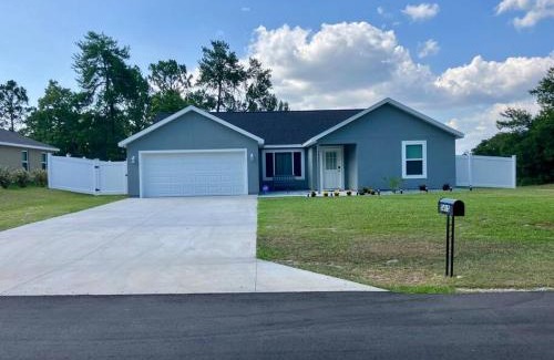 Ocala House | Brand New, Peaceful, and Dogs Stay Free