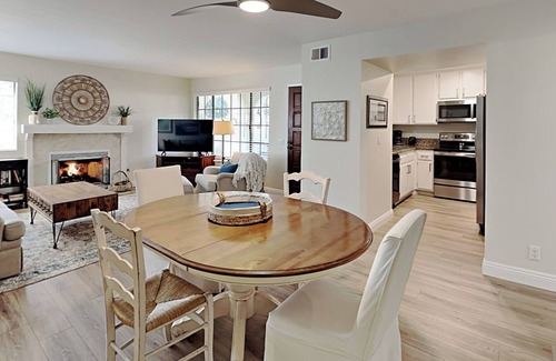 University City Condo | Brand NEW Remodel Single Level 2 Bd 2 Ba 2 Car Garage POOL UTC La Jolla Close to UCSD!