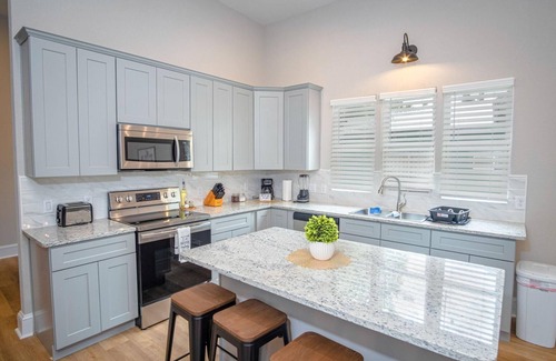 Five Points House | Brand New Remodeled 3BR 2BA House Near Downtown