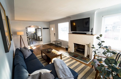 Center Line House | Brand New Renovation - 3BR/1BA in the heart of Metro Detroit