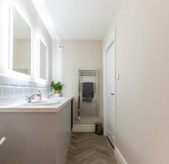Christchurch Apartment | Brand New Riverside Apartment