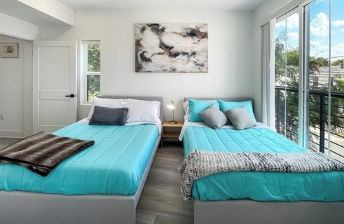 Kingman Park Bed & Breakfast | Brand New Roomy Luxurious Unit