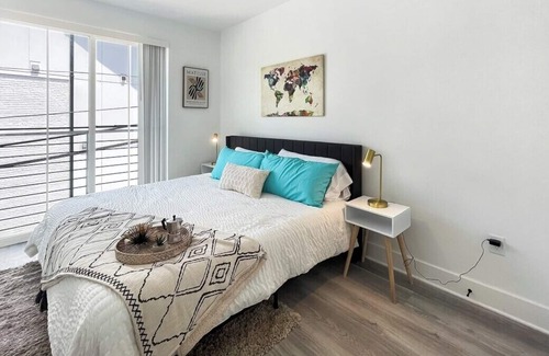 Kingman Park Bed & Breakfast | Brand New Roomy Luxurious Unit