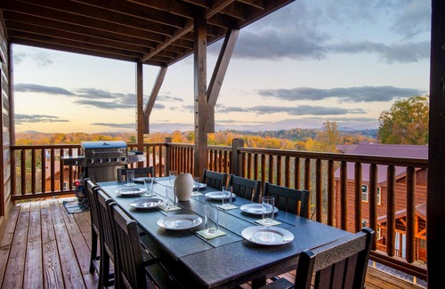 Sevierville Cabin | Brand New ~ Smoky Mountain Trailhead ~ Panoramic Views & Indoor Pool