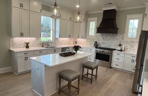 Oxford House | Brand New Southern Charmer w/screened in porch near Ole Miss & Oxford Square