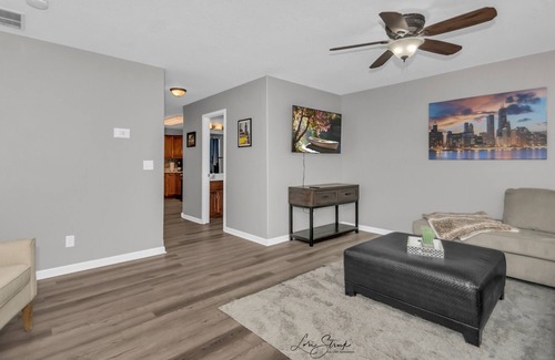 Manteno House | Brand New Spacious 3 Bedroom Townhome