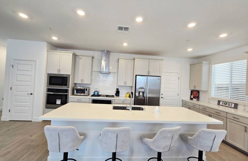 Roseville House | Brand New Spacious 4-BR house in lovely Roseville