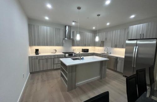 Redwood City Apartment | Brand New Spacious Tonwhome 3br 3ba sleeps 9