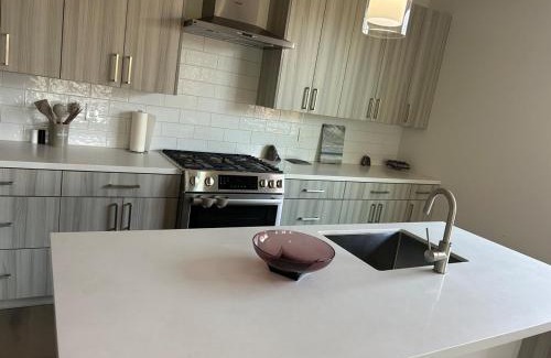 Redwood City Apartment | Brand New Spacious Tonwhome 3br 3ba sleeps 9
