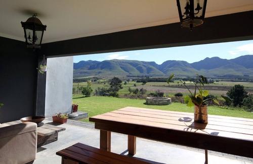 Stanford House | Brand New Stanhaven Mountain & River View Estate - With Concierge