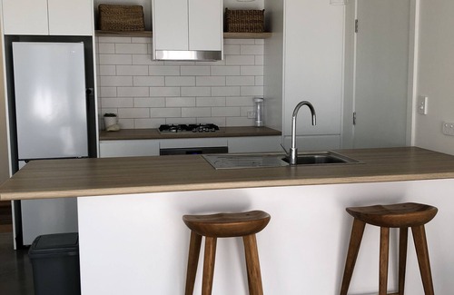 Sydney Apartment | Brand new stylish & tranquil unit on the shores of Bayview