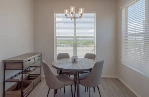 Alamedan Valley House | Brand New Three Bedroom with views for days!