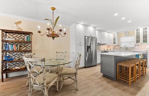 Siesta Key Condo | Brand new to the market! Siesta Key 2 Br/2ba- Locally managed Welcome!