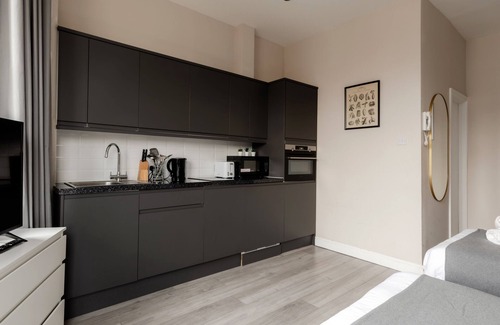 South Hampstead Apartment | Brand New Triple Studio Finchley Road F9