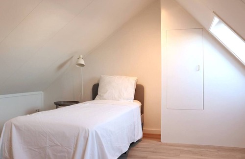 Municipality of Tilburg Apartment | Brand new two-floor house with living room, kitchen, bedroom, and bathroom.