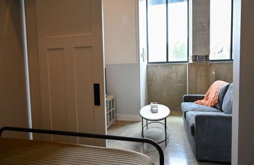 Historic Southwest Apartment | Brand New Urban Loft Free Parking Close To Mayo